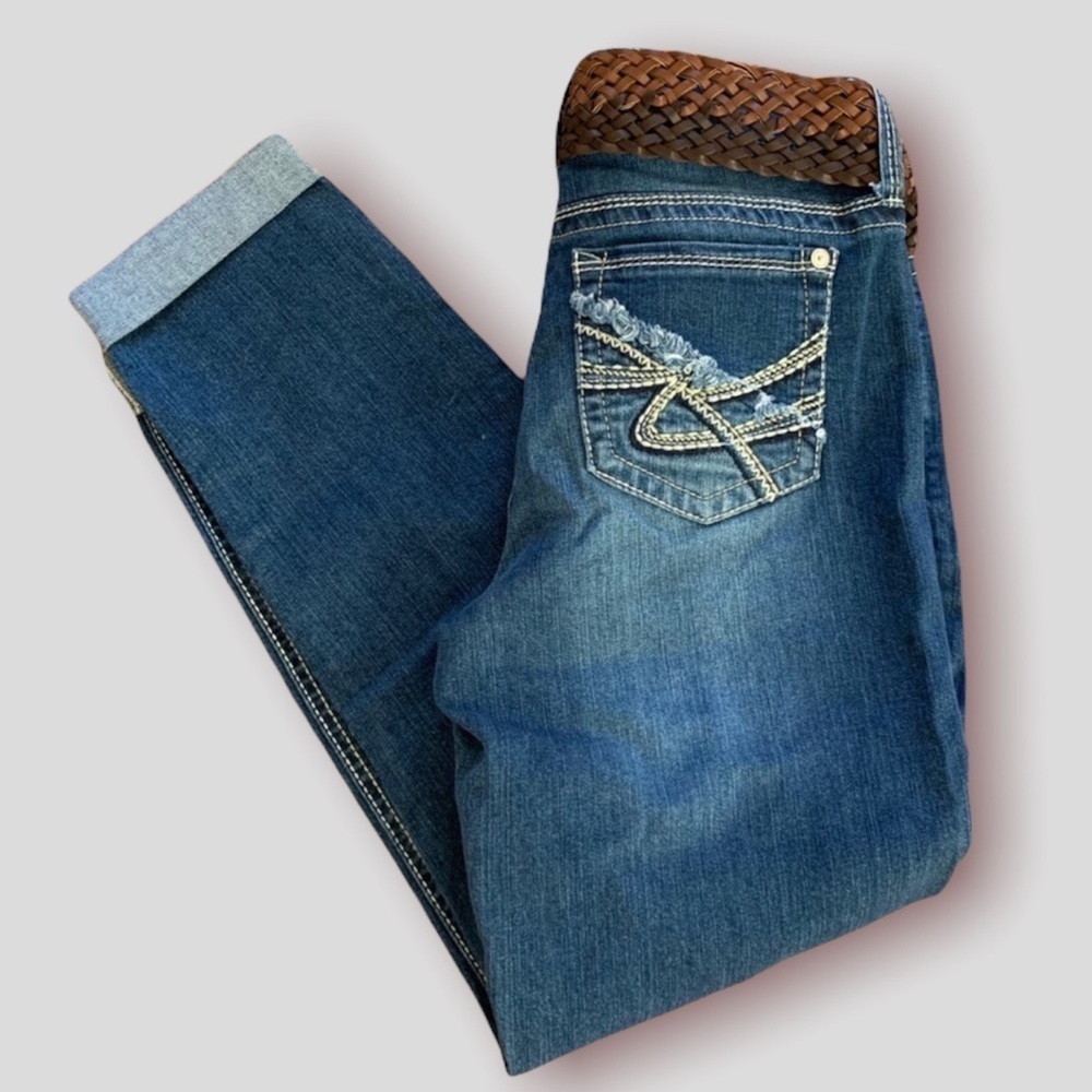 WALLFLOWER Junior size 7 Cuffed Capri Denim Blue Jeans with Belt - Picture 2 of 13